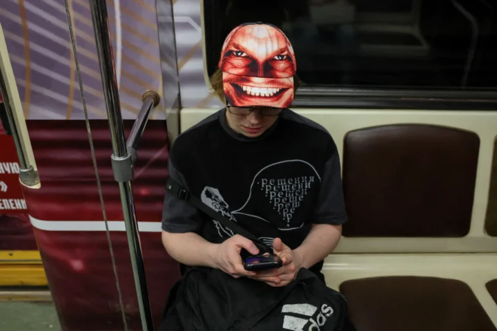 в метро